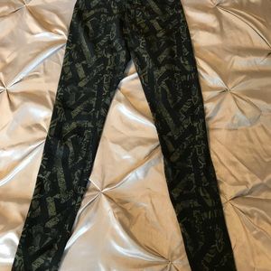 NEW Nike patterned just do it leggings size small